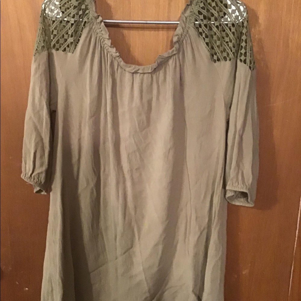 Tops - Picture 5 of 5